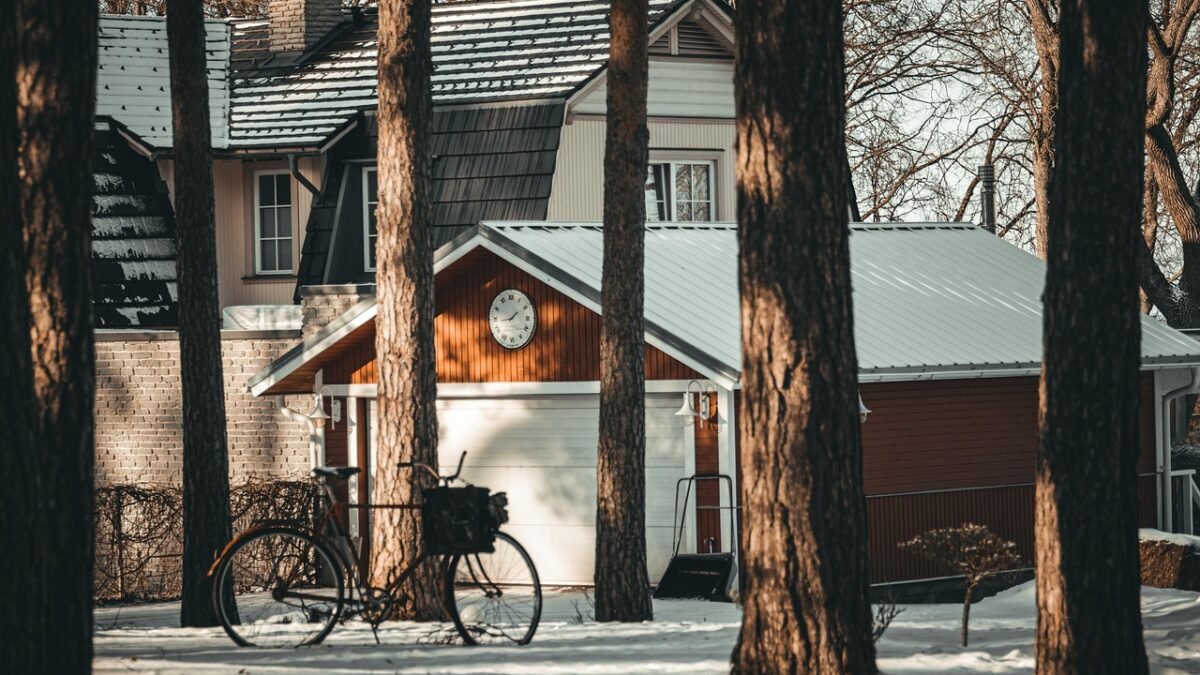 Baltics: overcrowded, but not building